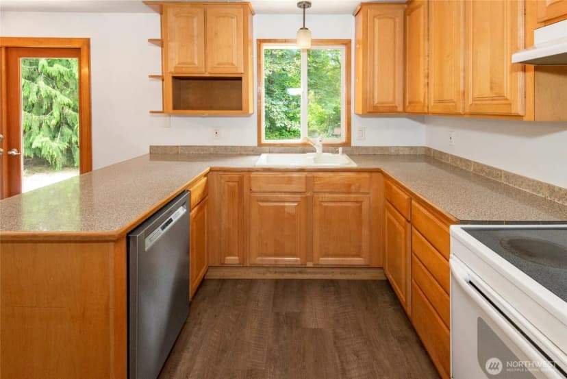 Property photo for 309 Highway 162 E, South Prairie photo 9
