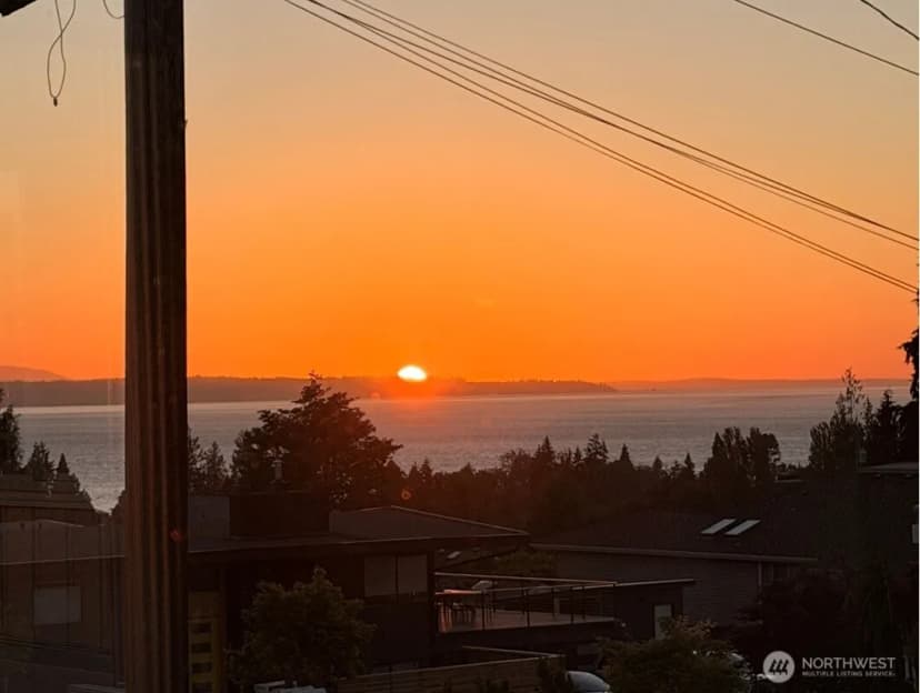 Property photo for 1010 Daley Street, Edmonds photo 2