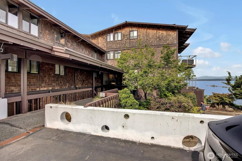 Property photo for 3717 Beach Drive Sw #207, Seattle photo 4
