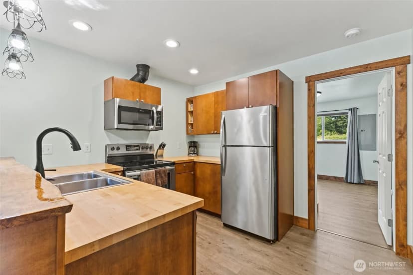 Property photo for 568 Wiltse Lane, Bellingham photo 9