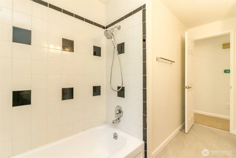 Property photo for 12416 Se 201st Place, Kent photo 14