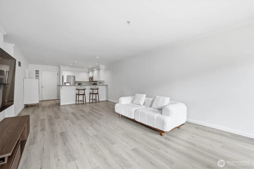Property photo for 1417 Queen Anne Avenue N #303, Seattle photo 13