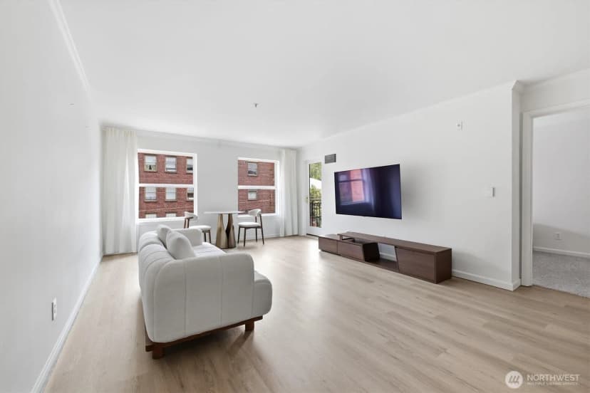 Property photo for 1417 Queen Anne Avenue N #303, Seattle photo 11