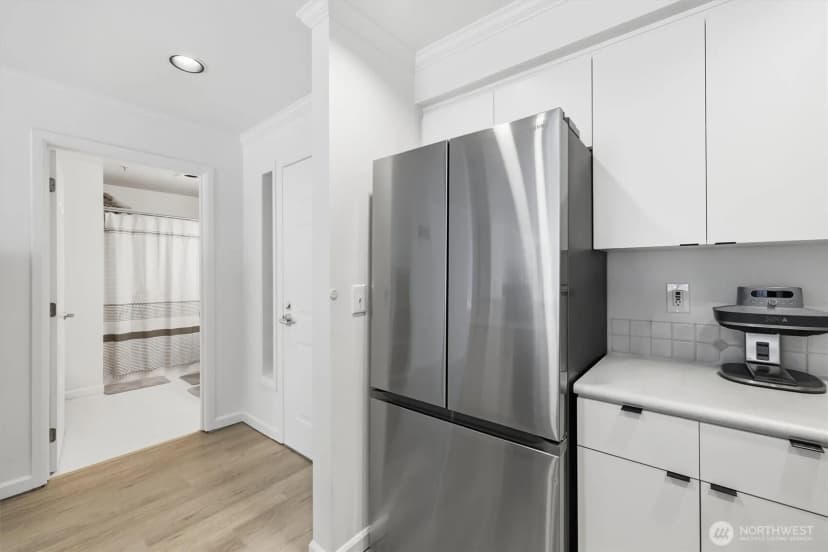 Property photo for 1417 Queen Anne Avenue N #303, Seattle photo 7