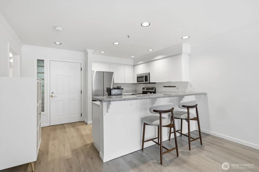 Property photo for 1417 Queen Anne Avenue N #303, Seattle photo 14