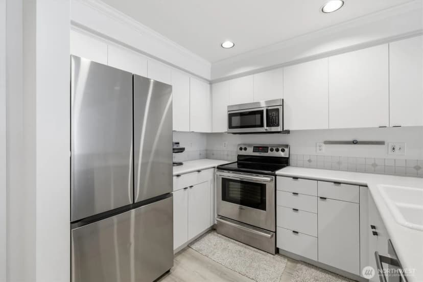 Property photo for 1417 Queen Anne Avenue N #303, Seattle photo 6