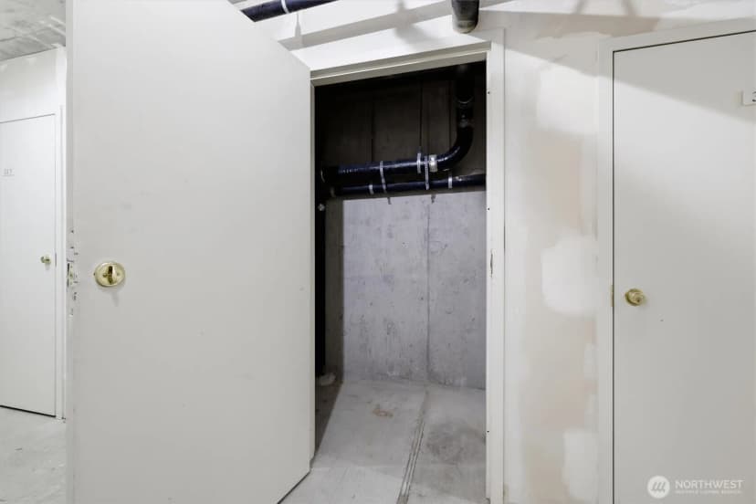 Property photo for 1417 Queen Anne Avenue N #303, Seattle photo 28