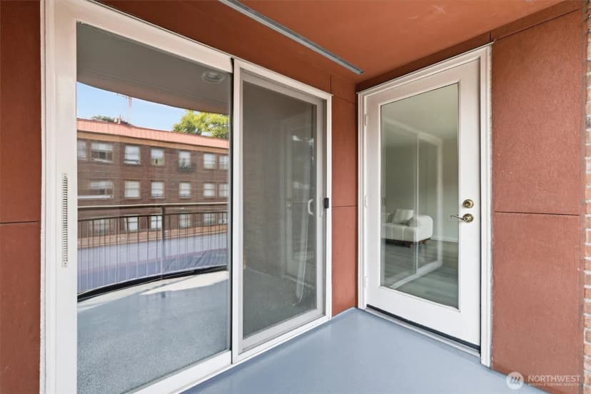 Property photo for 1417 Queen Anne Avenue N #303, Seattle photo 15