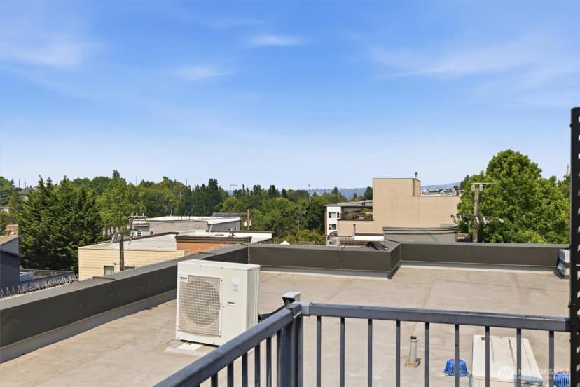 Property photo for 1417 Queen Anne Avenue N #303, Seattle photo 32