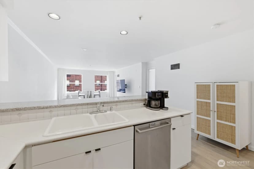 Property photo for 1417 Queen Anne Avenue N #303, Seattle photo 8