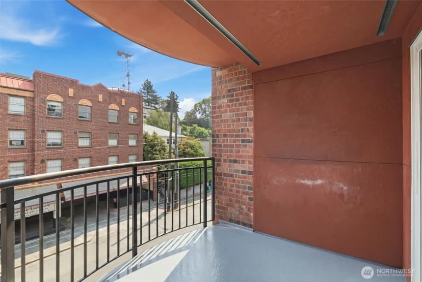 Property photo for 1417 Queen Anne Avenue N #303, Seattle photo 16