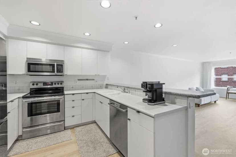 Property photo for 1417 Queen Anne Avenue N #303, Seattle photo 5