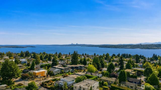 Property photo for 1630 2nd Street, Kirkland photo 2