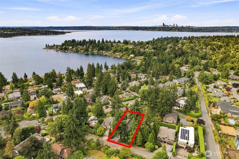 Property photo for 719 95th Avenue Ne, Bellevue photo 16