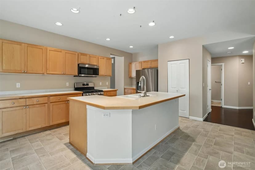 Property photo for 1221 68th Loop Se, Auburn photo 16