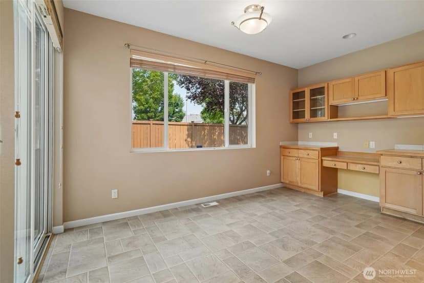 Property photo for 1221 68th Loop Se, Auburn photo 17