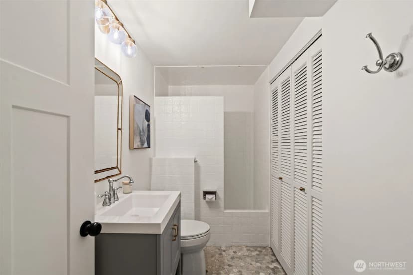 Property photo for 8456 6th Avenue Sw, Seattle photo 11