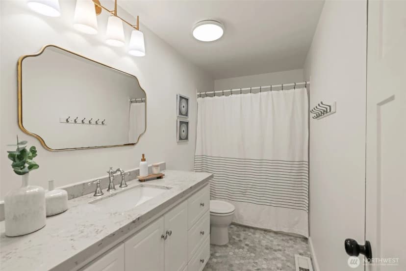 Property photo for 8456 6th Avenue Sw, Seattle photo 6