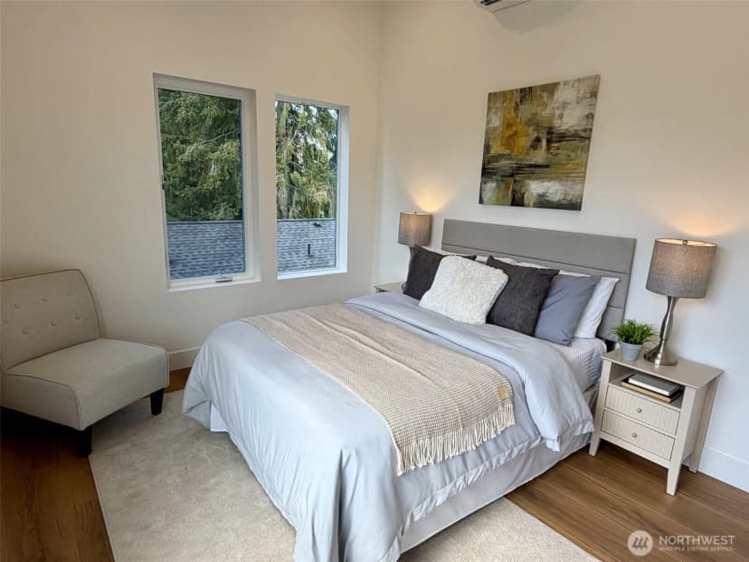 Property photo for 9215 B 12th Avenue Ne, Seattle photo 14