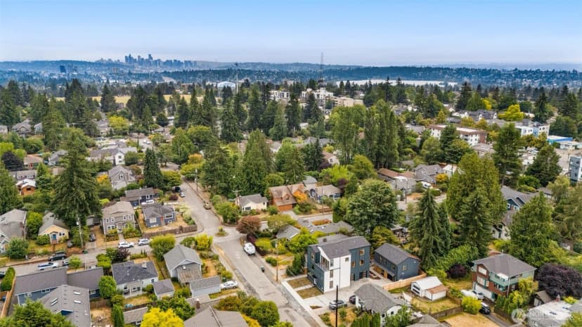 Property photo for 9215 B 12th Avenue Ne, Seattle photo 22