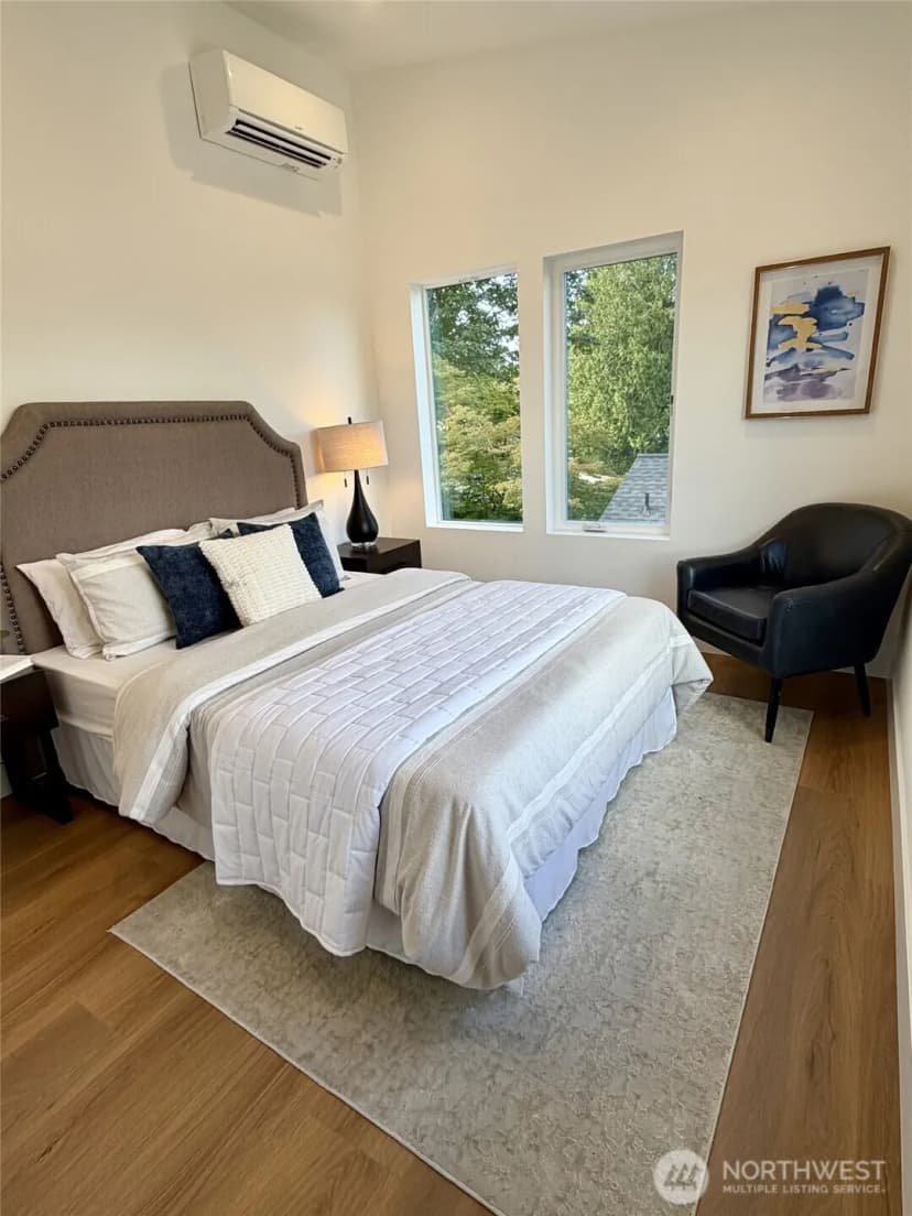 Property photo for 9215 B 12th Avenue Ne, Seattle photo 12