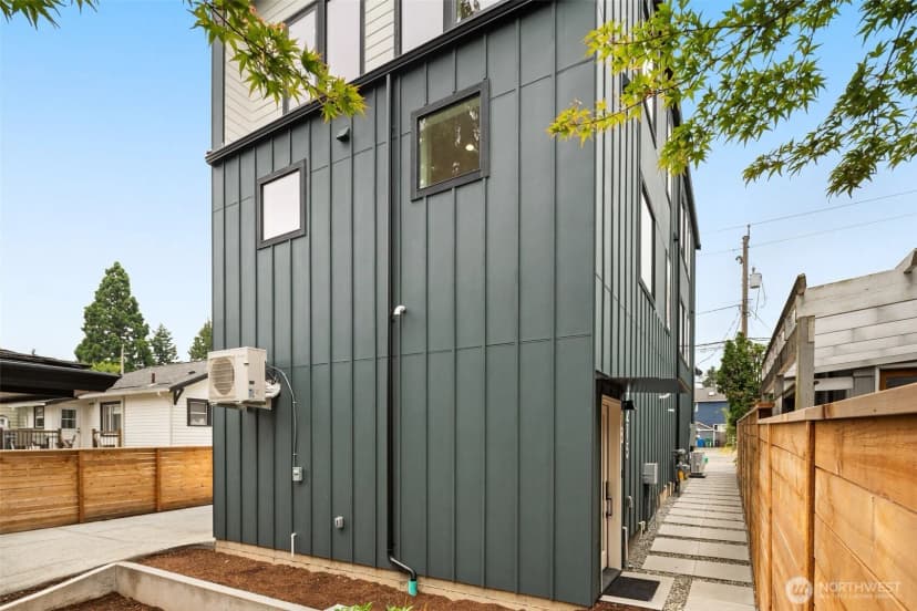 Property photo for 9215 B 12th Avenue Ne, Seattle photo 2
