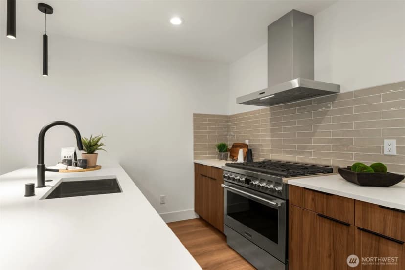 Property photo for 9215 12th Avenue Ne, Seattle photo 13