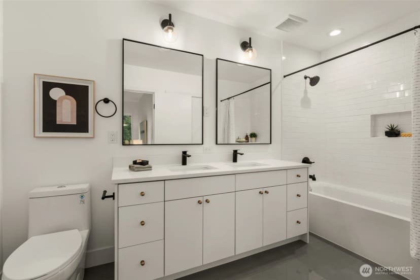 Property photo for 9215 12th Avenue Ne, Seattle photo 20
