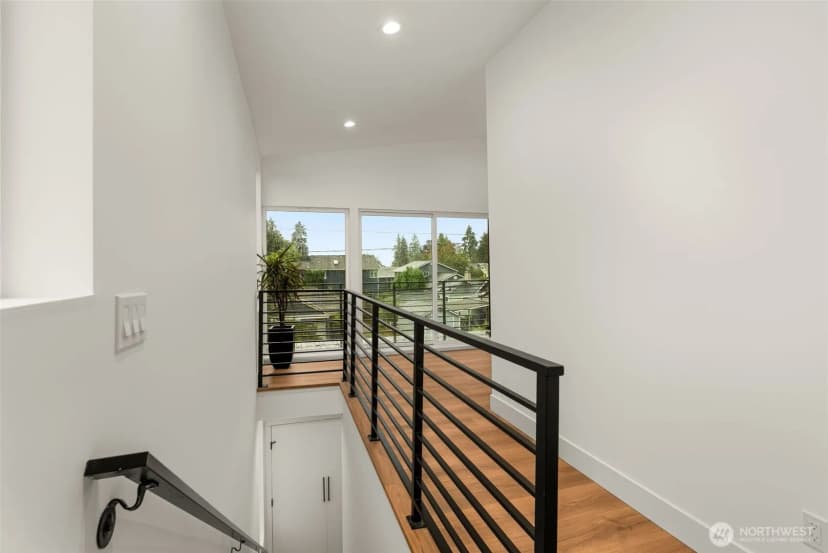 Property photo for 9215 12th Avenue Ne, Seattle photo 23