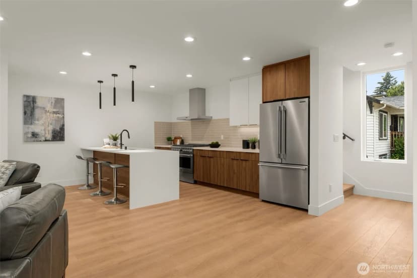Property photo for 9215 12th Avenue Ne, Seattle photo 10