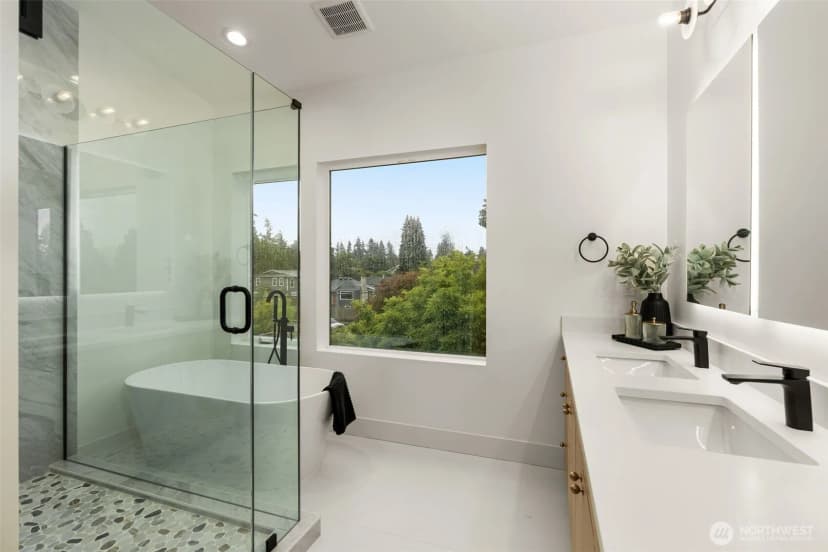 Property photo for 9215 12th Avenue Ne, Seattle photo 26