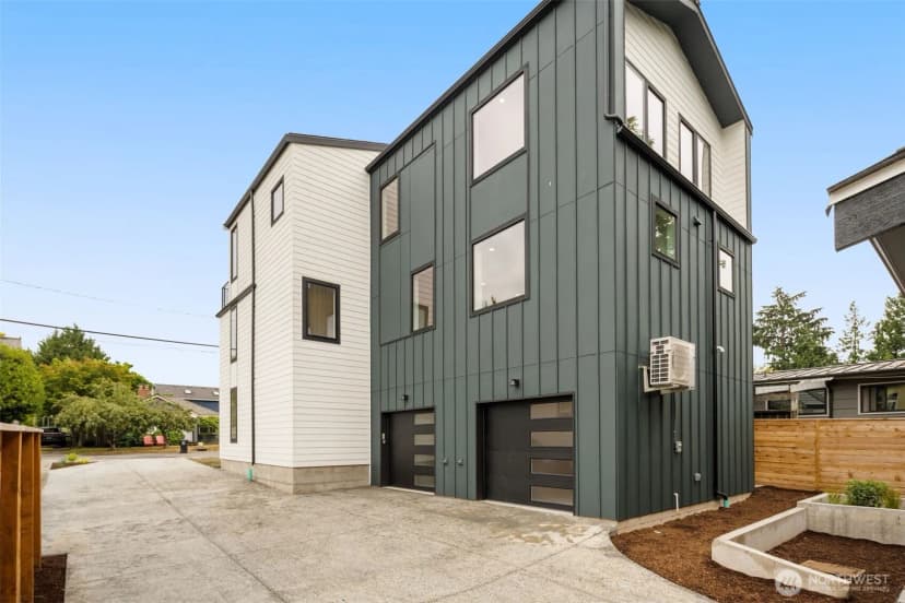 Property photo for 9215 12th Avenue Ne, Seattle photo 31