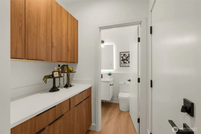 Property photo for 9215 12th Avenue Ne, Seattle photo 14