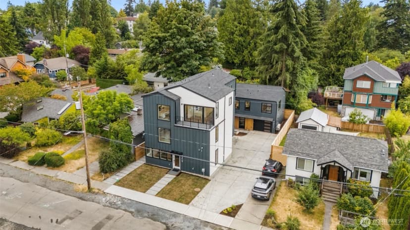 Property photo for 9215 12th Avenue Ne, Seattle photo 35