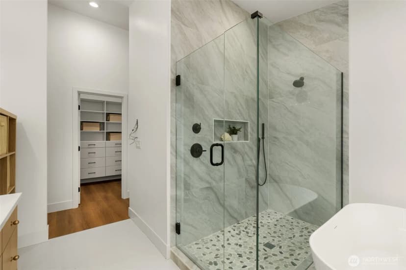 Property photo for 9215 12th Avenue Ne, Seattle photo 27