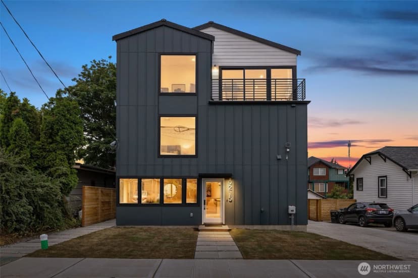 Property photo for 9215 12th Avenue Ne, Seattle photo 3