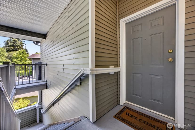 Property photo for 12712 Admiralty Way #b301, Everett photo 2