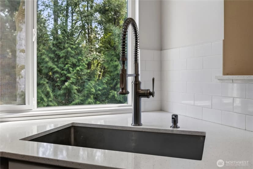Property photo for 12712 Admiralty Way #b301, Everett photo 6