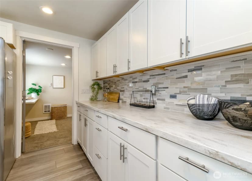 Property photo for 9810 119th Street Sw, Lakewood photo 18