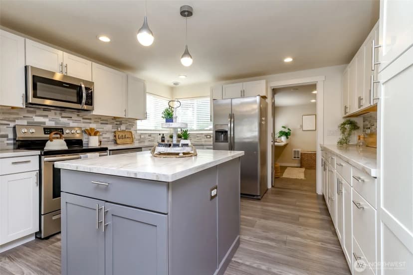 Property photo for 9810 119th Street Sw, Lakewood photo 16