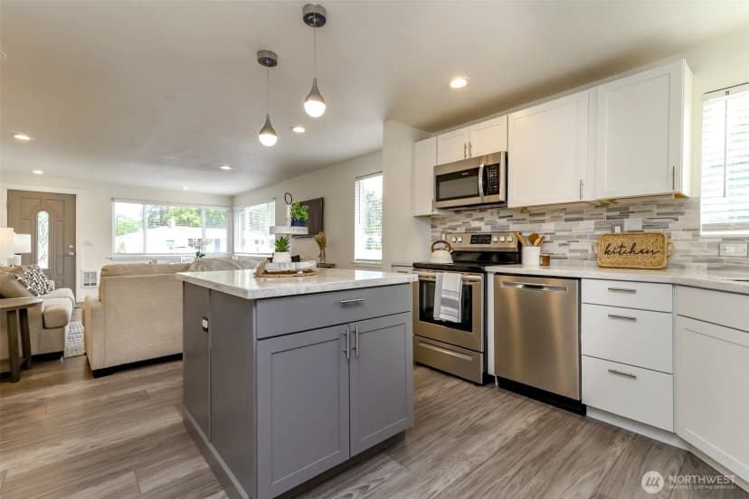 Property photo for 9810 119th Street Sw, Lakewood photo 14