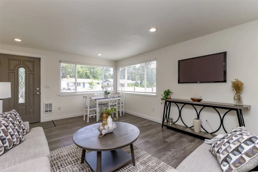 Property photo for 9810 119th Street Sw, Lakewood photo 11
