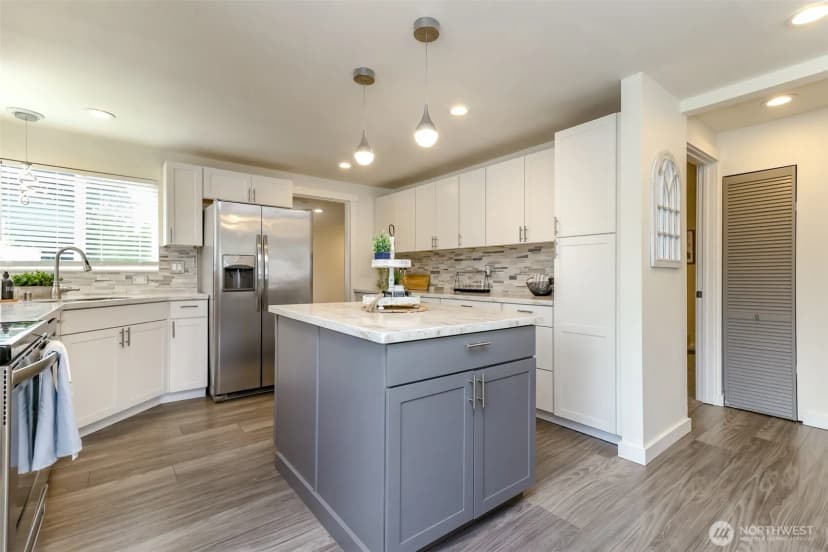 Property photo for 9810 119th Street Sw, Lakewood photo 17