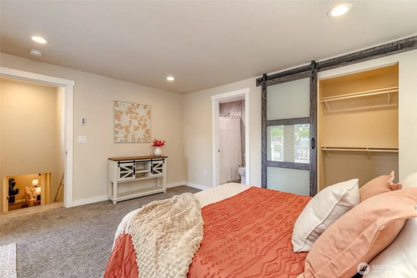 Property photo for 9810 119th Street Sw, Lakewood photo 22