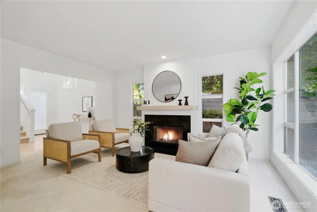 Property photo for 11229 Ne 106th Place, Kirkland photo 2