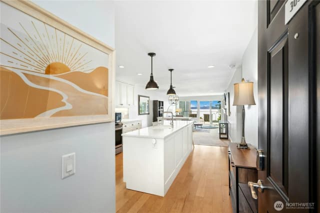 Property photo for 6620 Lake Washington Boulevard Ne #303, Kirkland photo 4