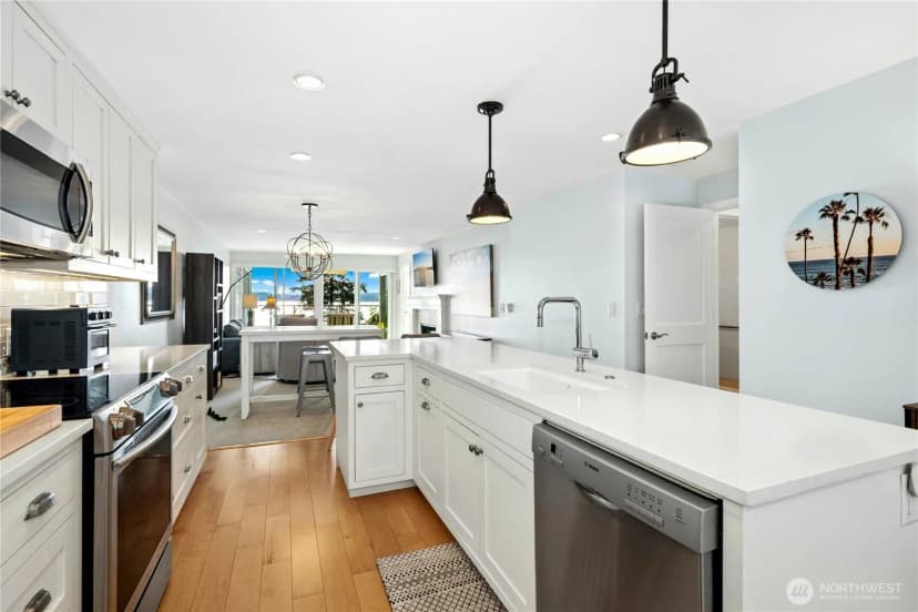 Property photo for 6620 Lake Washington Boulevard Ne #303, Kirkland photo 9