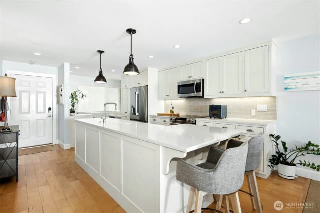 Property photo for 6620 Lake Washington Boulevard Ne #303, Kirkland photo 5