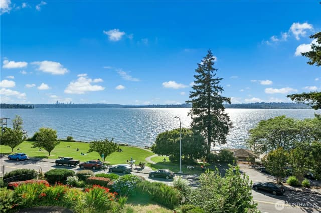 Property photo for 6620 Lake Washington Boulevard Ne #303, Kirkland photo 2