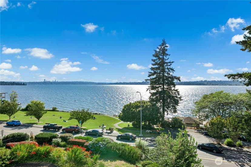 Property photo for 6620 Lake Washington Boulevard Ne #303, Kirkland photo 2